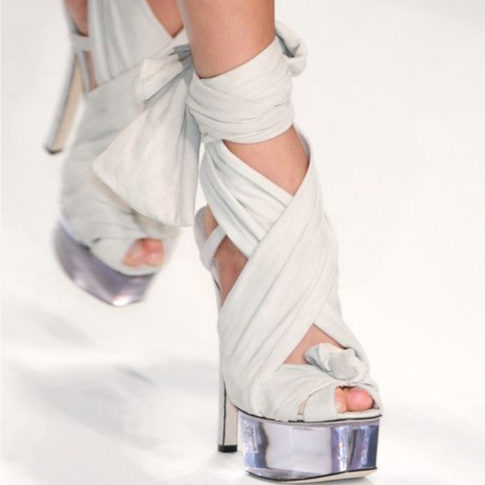 Chic Vintage White & Black Women's Stilello Heels with Lace Up Detail Size 8 - Picture 11 of 11